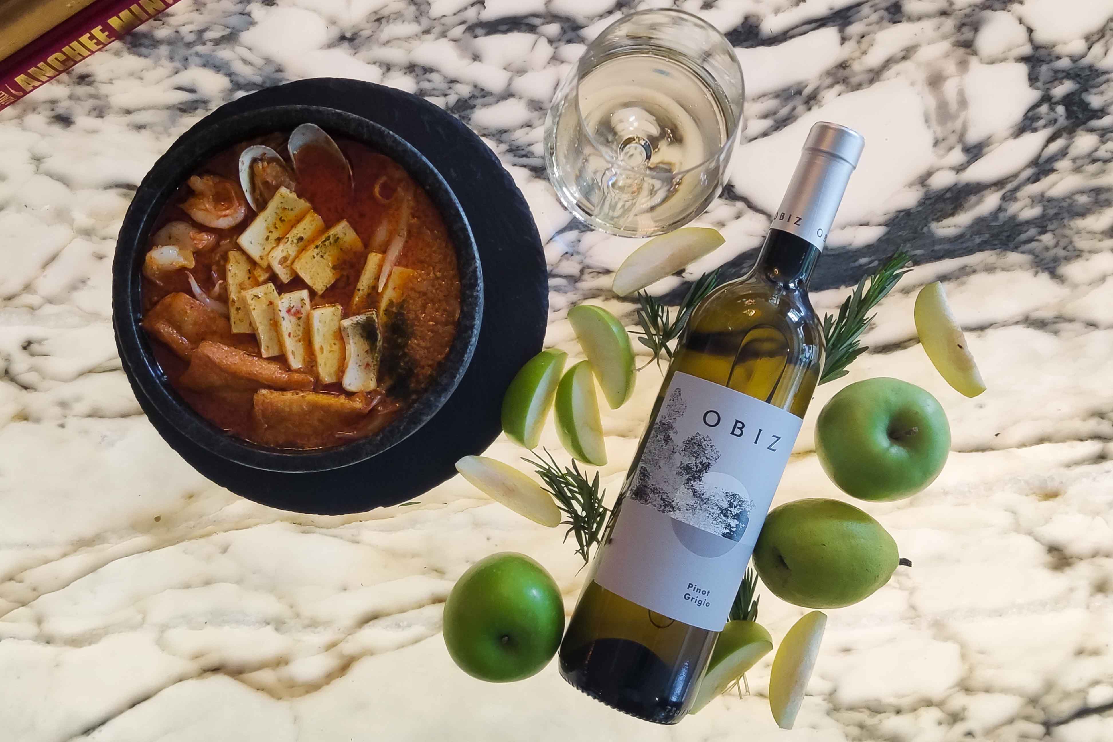 3 MeeTaiMakLaksa with ObizPinotGrigio